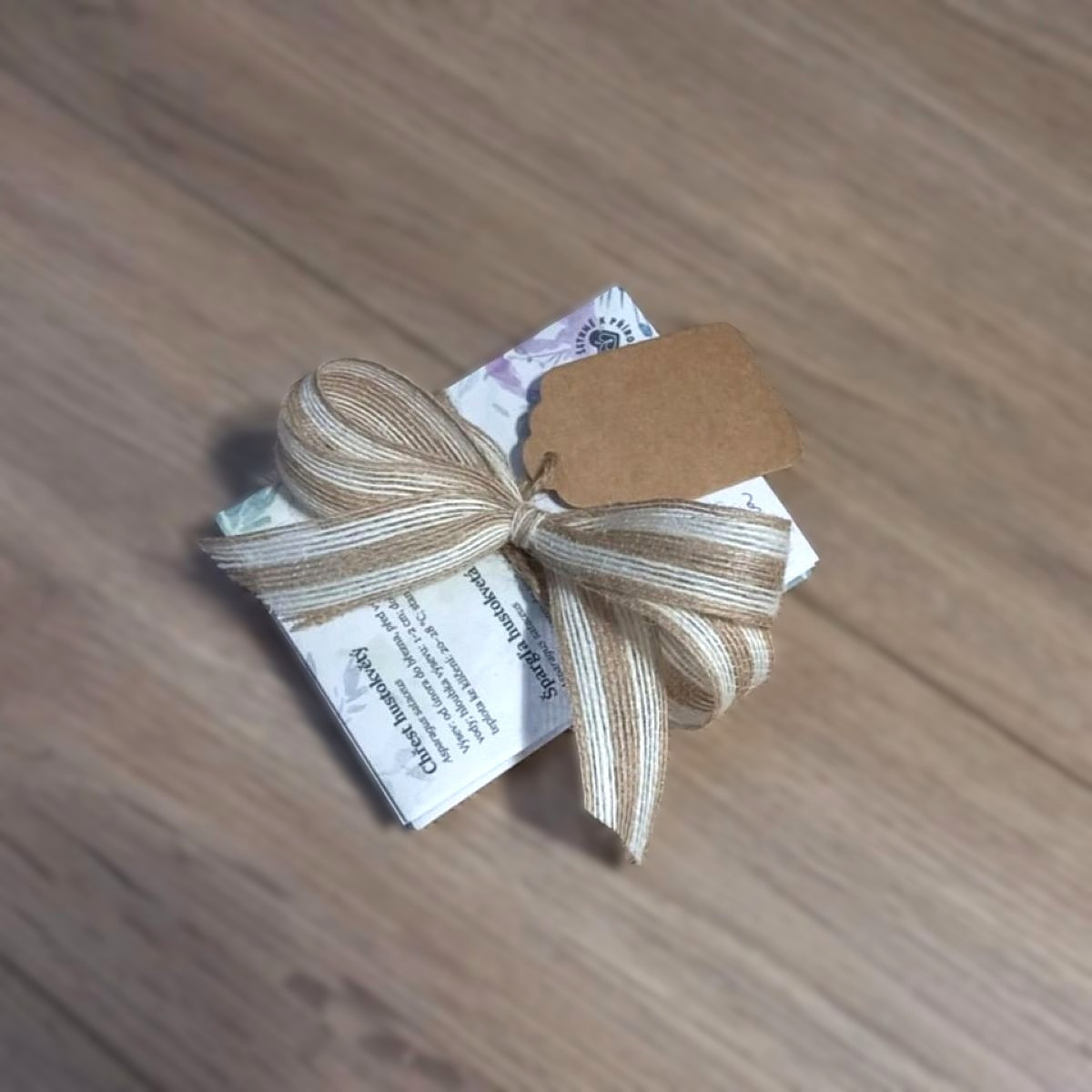 Papír ajándékcímke - ajándékkiegészítők - 1 db